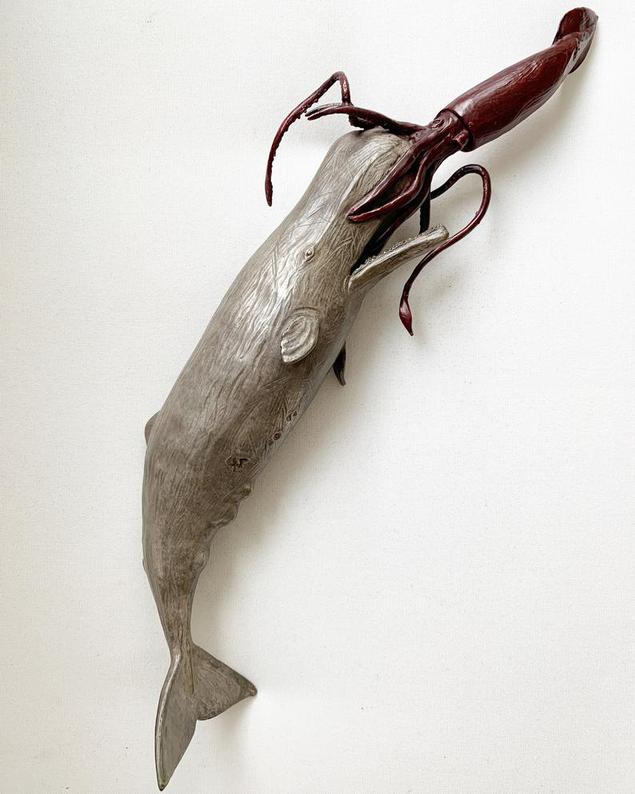 <img src="http://giantsuid_whale_bronze_sculpture/bronze_squid_sculpture_n.jpg" alt="Bronze giant squid">