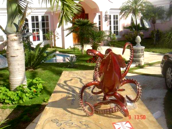 <img src="http://Bronze in Bermuda_n.jpg" alt="Giant squid">